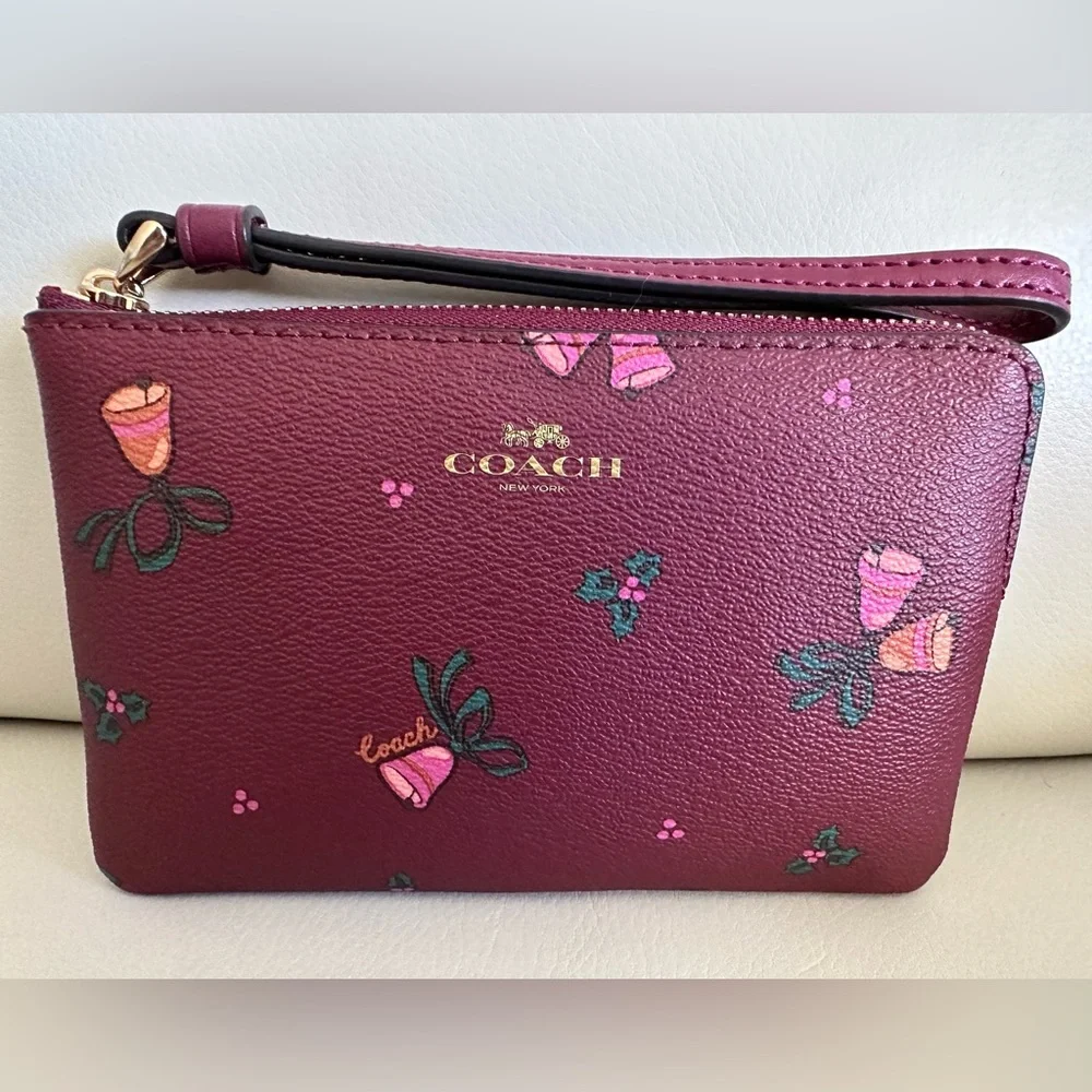 ๐๐ NWT Coach Corner Zip Wristlet With Holiday Bells Print ๐๐ - Picture 5 of 7